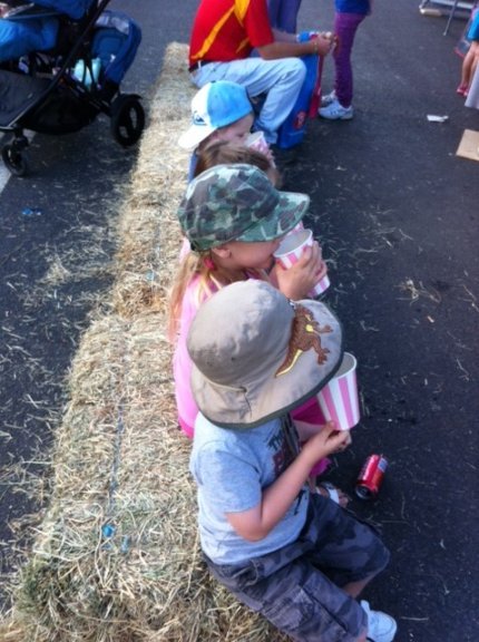 Kids enjoying their freshly made lemonade.