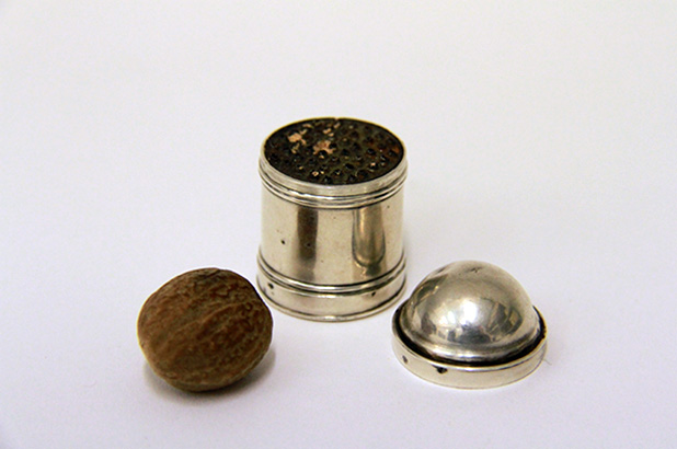 Nutmeg grater