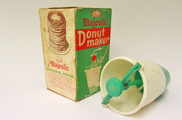 Pancake and donut maker