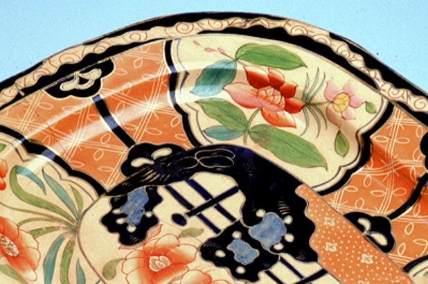 Macquarie serving platter decorated with "Japan" pattern c1800-1820 (detail)