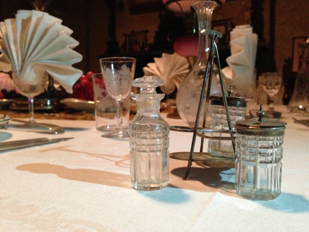 Individual tripod-framed cruet for 2 mustard jars and a vinegar bottle